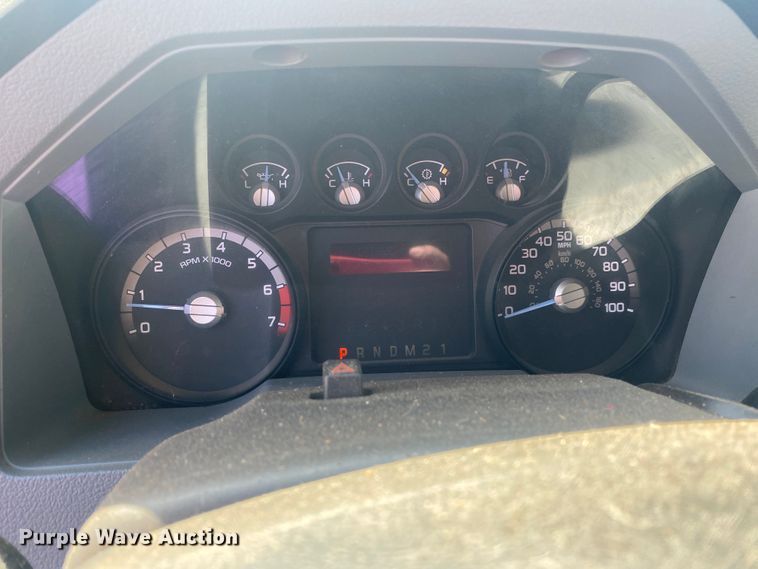 image for item IG9781 2011 Ford F350 Super Duty  pickup truck cab and chassis