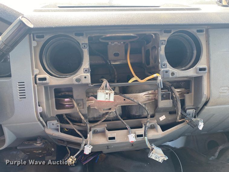 image for item IG9781 2011 Ford F350 Super Duty  pickup truck cab and chassis