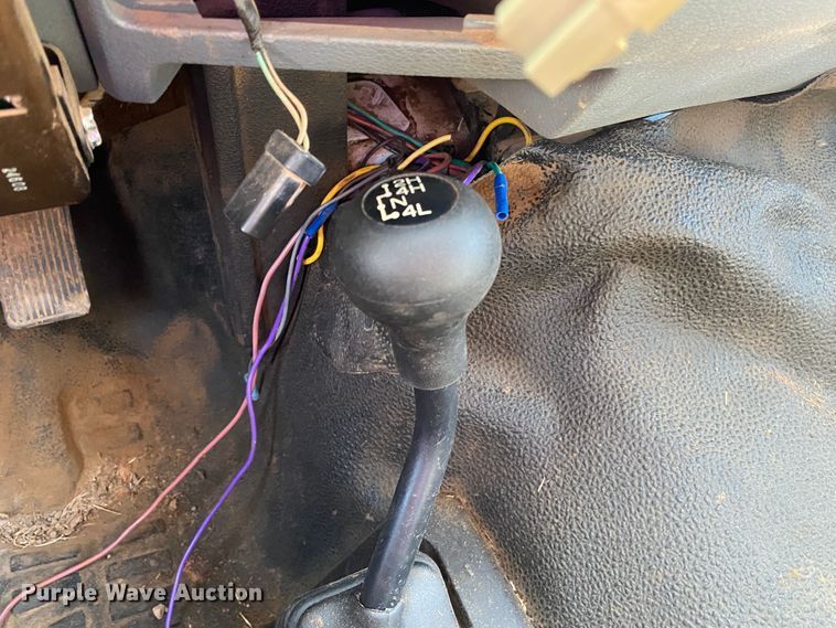 image for item IG9781 2011 Ford F350 Super Duty  pickup truck cab and chassis