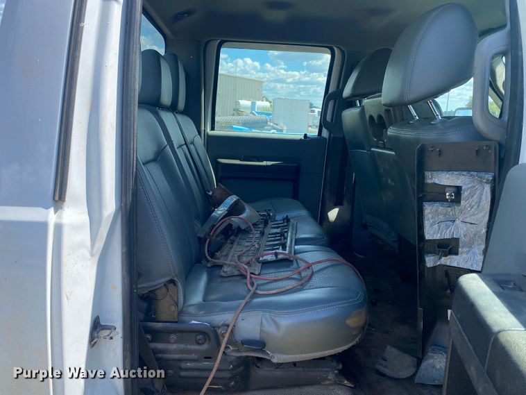 image for item IG9781 2011 Ford F350 Super Duty  pickup truck cab and chassis