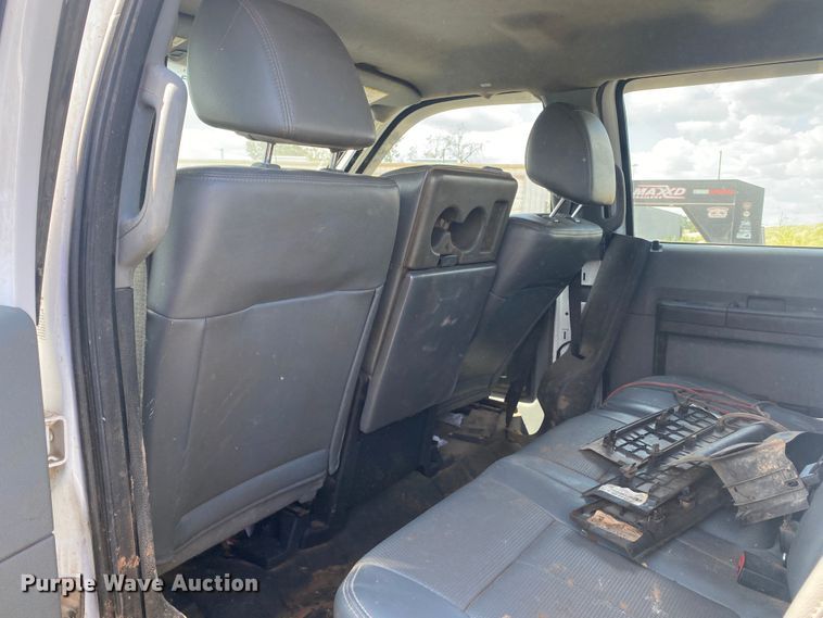 image for item IG9781 2011 Ford F350 Super Duty  pickup truck cab and chassis