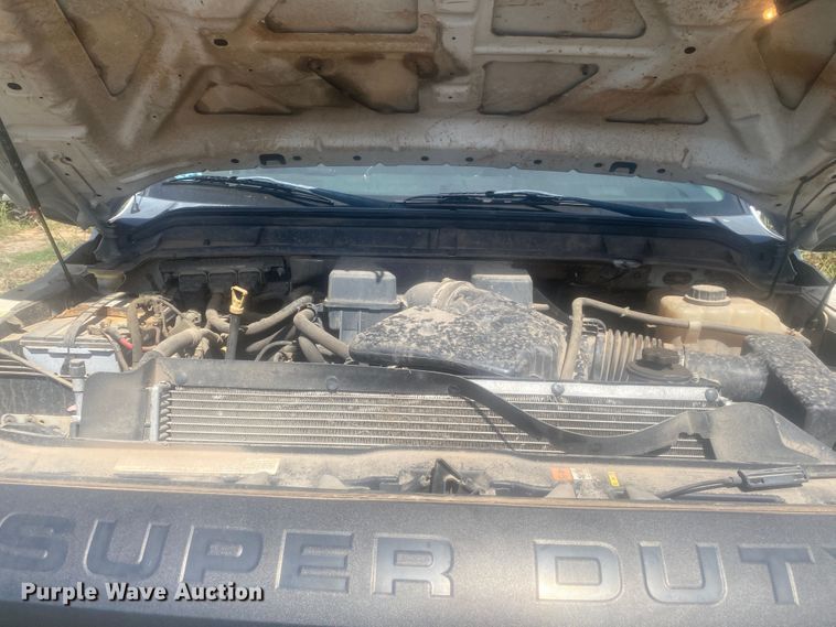 image for item IG9781 2011 Ford F350 Super Duty  pickup truck cab and chassis