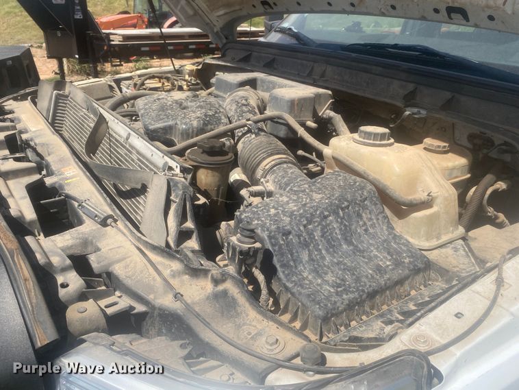 image for item IG9781 2011 Ford F350 Super Duty  pickup truck cab and chassis