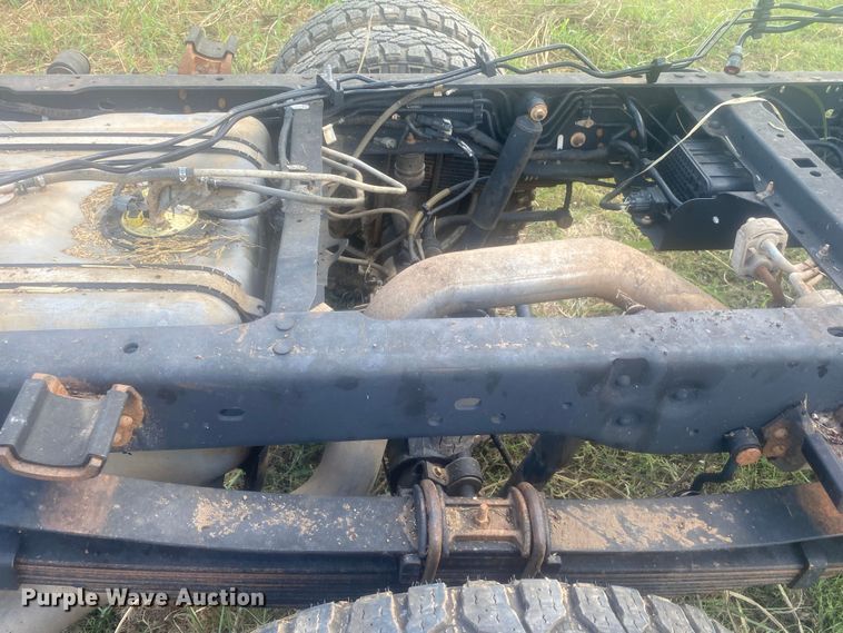 image for item IG9781 2011 Ford F350 Super Duty  pickup truck cab and chassis