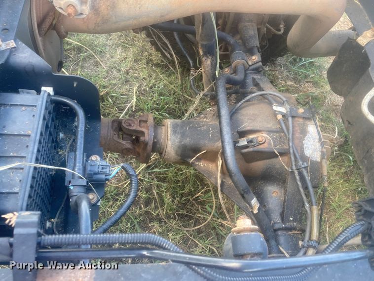 image for item IG9781 2011 Ford F350 Super Duty  pickup truck cab and chassis