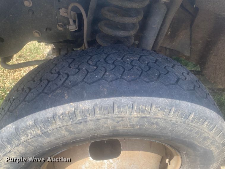 image for item IG9781 2011 Ford F350 Super Duty  pickup truck cab and chassis