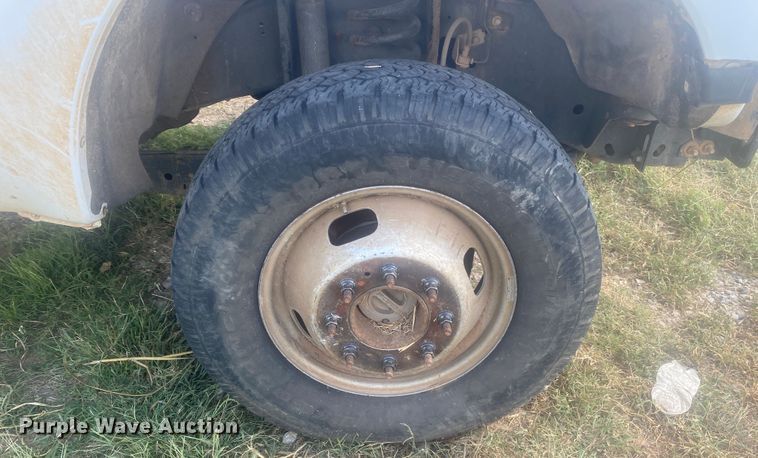 image for item IG9781 2011 Ford F350 Super Duty  pickup truck cab and chassis