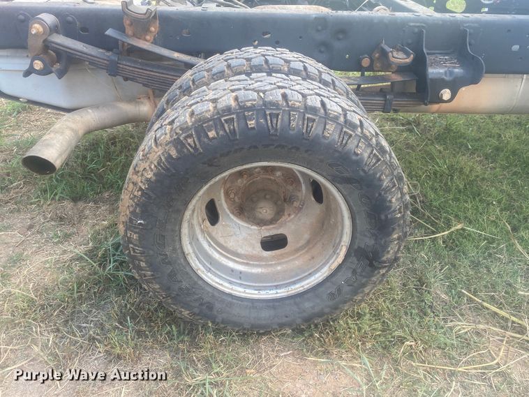 image for item IG9781 2011 Ford F350 Super Duty  pickup truck cab and chassis