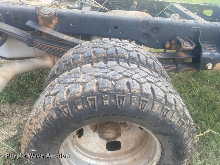 image for item IG9781 2011 Ford F350 Super Duty  pickup truck cab and chassis