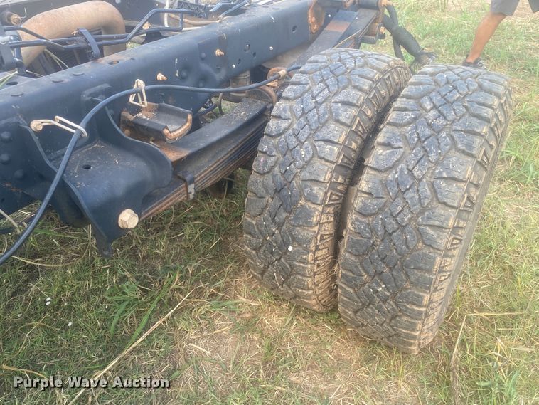 image for item IG9781 2011 Ford F350 Super Duty  pickup truck cab and chassis