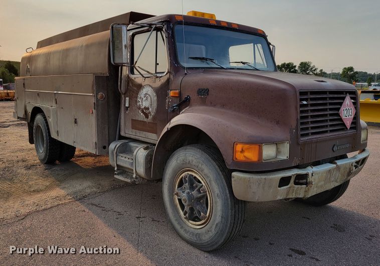 image for item JC9568 1996 International 4700  fuel truck