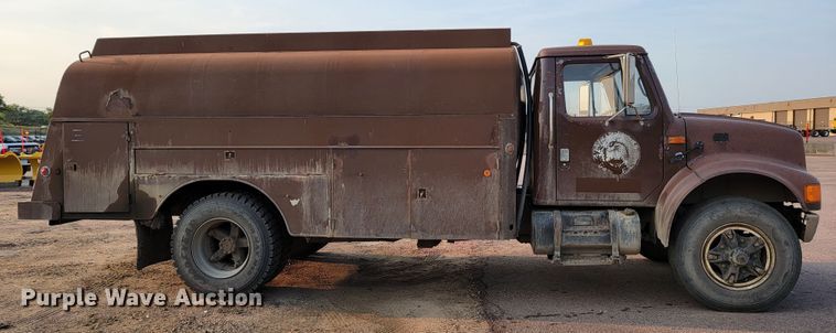 image for item JC9568 1996 International 4700  fuel truck