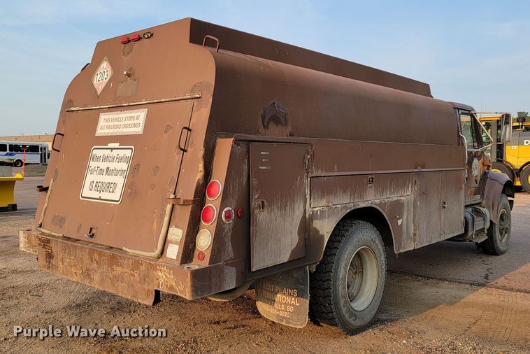 image for item JC9568 1996 International 4700  fuel truck