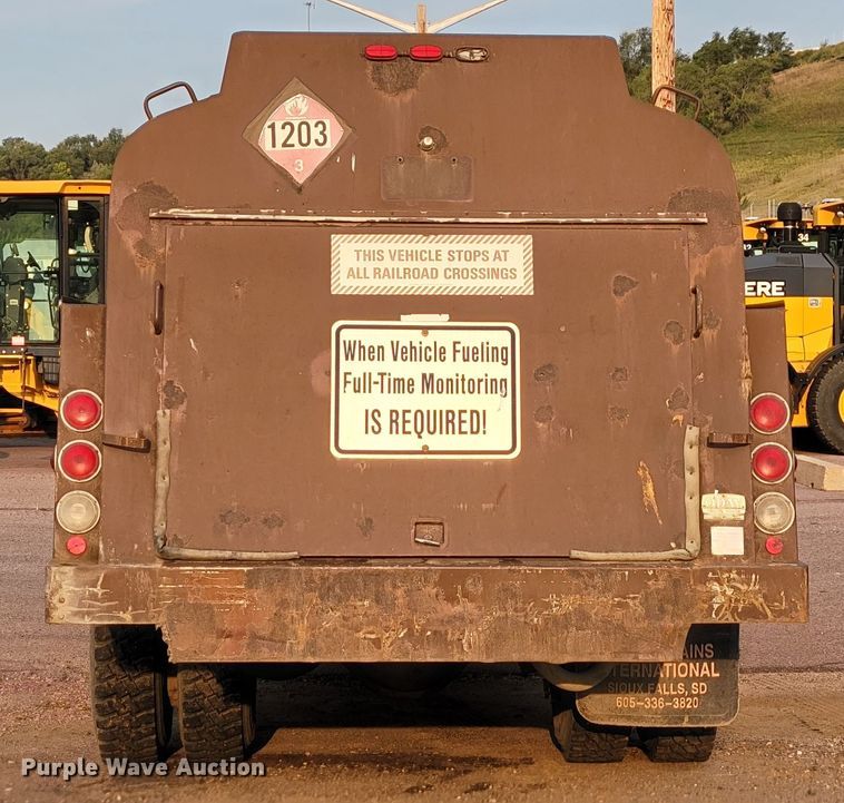 image for item JC9568 1996 International 4700  fuel truck