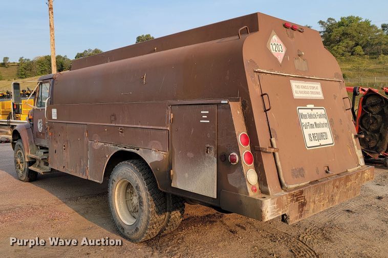 image for item JC9568 1996 International 4700  fuel truck
