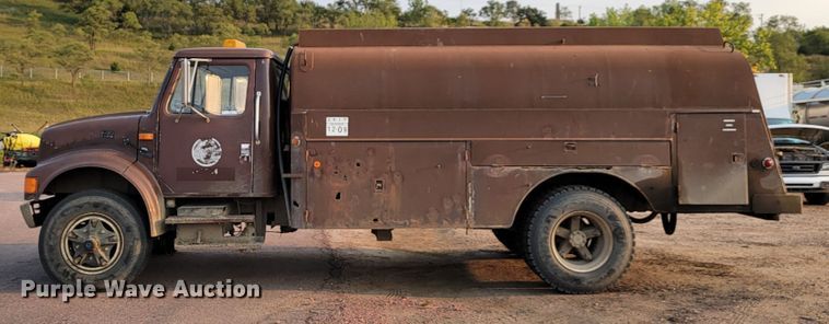 image for item JC9568 1996 International 4700  fuel truck