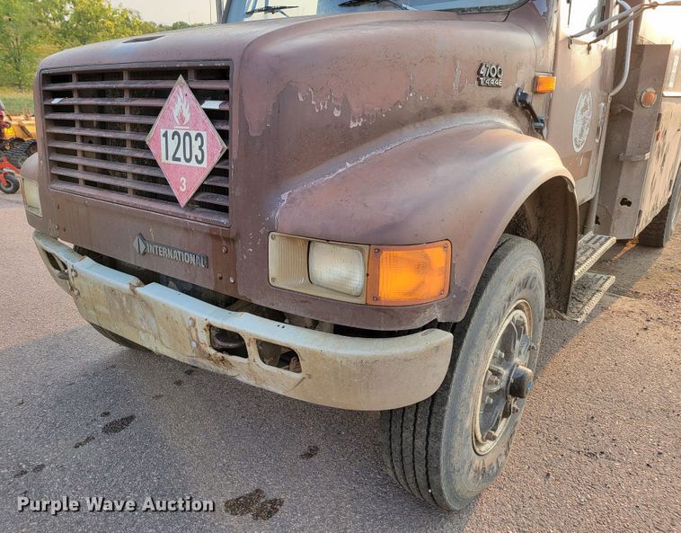 image for item JC9568 1996 International 4700  fuel truck