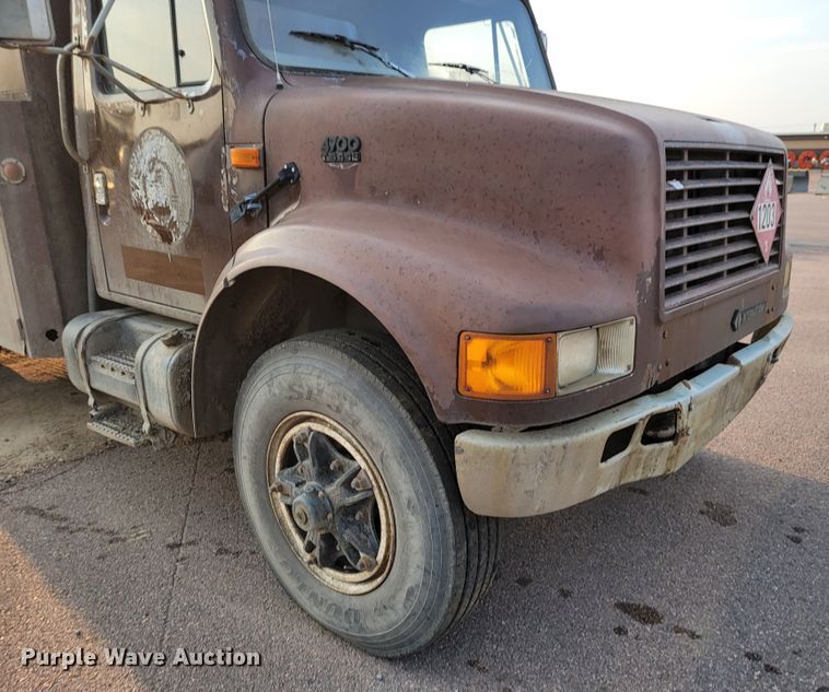 image for item JC9568 1996 International 4700  fuel truck