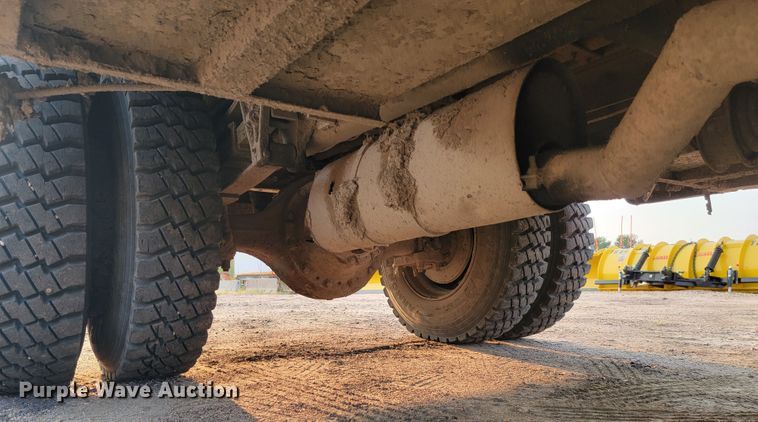 image for item JC9568 1996 International 4700  fuel truck