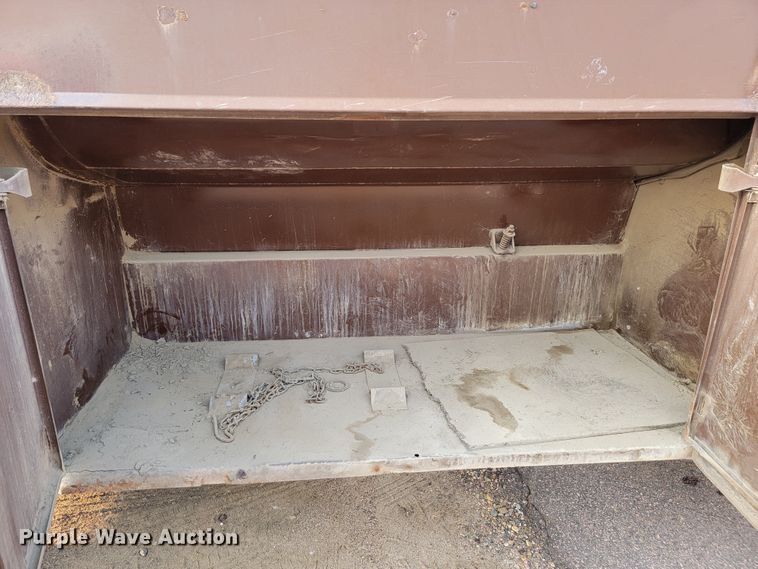 image for item JC9568 1996 International 4700  fuel truck