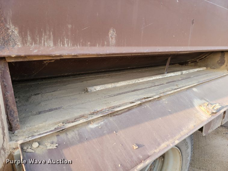 image for item JC9568 1996 International 4700  fuel truck