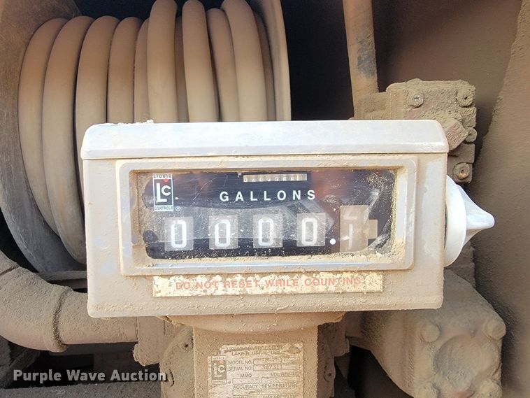 image for item JC9568 1996 International 4700  fuel truck