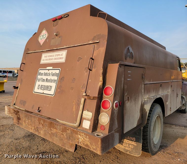 image for item JC9568 1996 International 4700  fuel truck