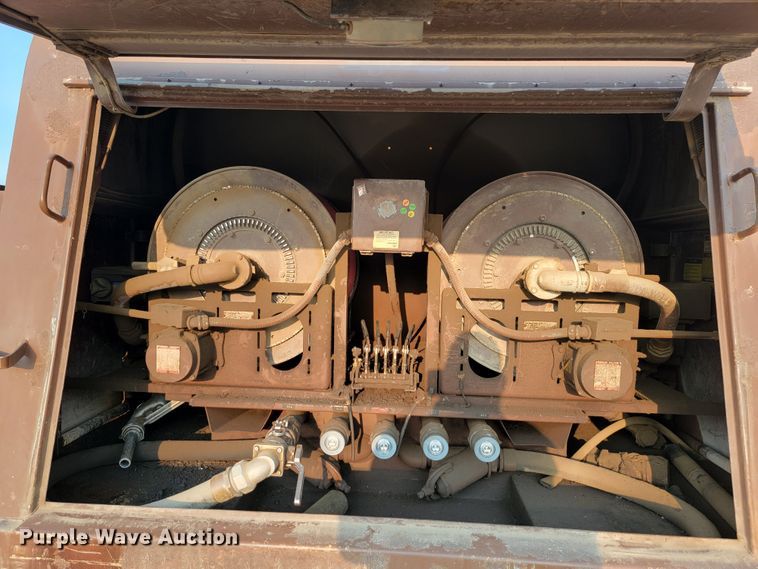 image for item JC9568 1996 International 4700  fuel truck