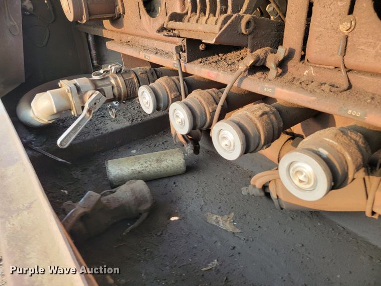 image for item JC9568 1996 International 4700  fuel truck