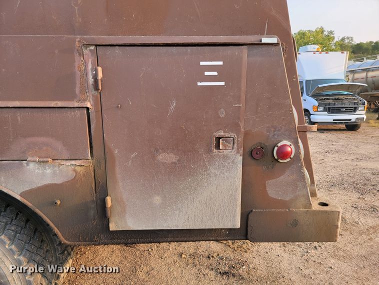 image for item JC9568 1996 International 4700  fuel truck