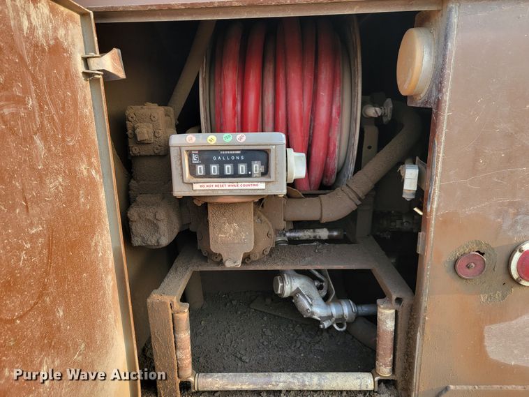 image for item JC9568 1996 International 4700  fuel truck