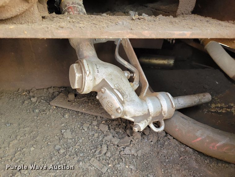 image for item JC9568 1996 International 4700  fuel truck