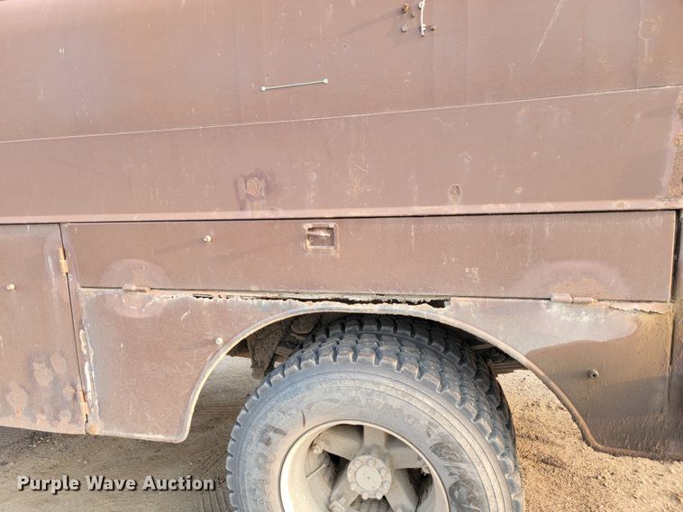 image for item JC9568 1996 International 4700  fuel truck