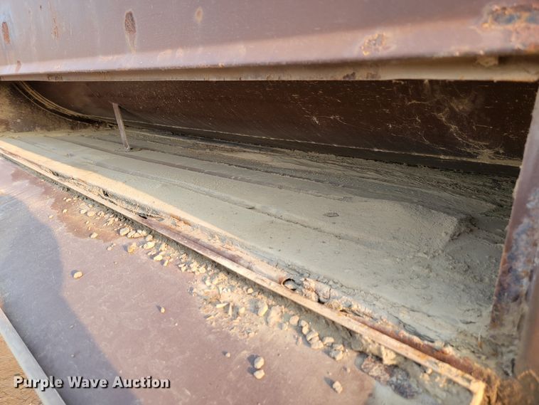 image for item JC9568 1996 International 4700  fuel truck