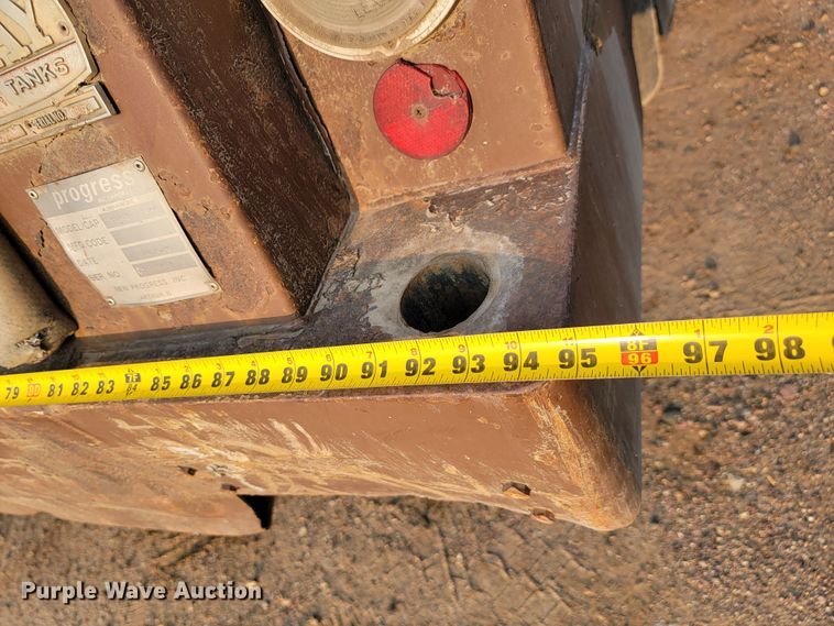 image for item JC9568 1996 International 4700  fuel truck