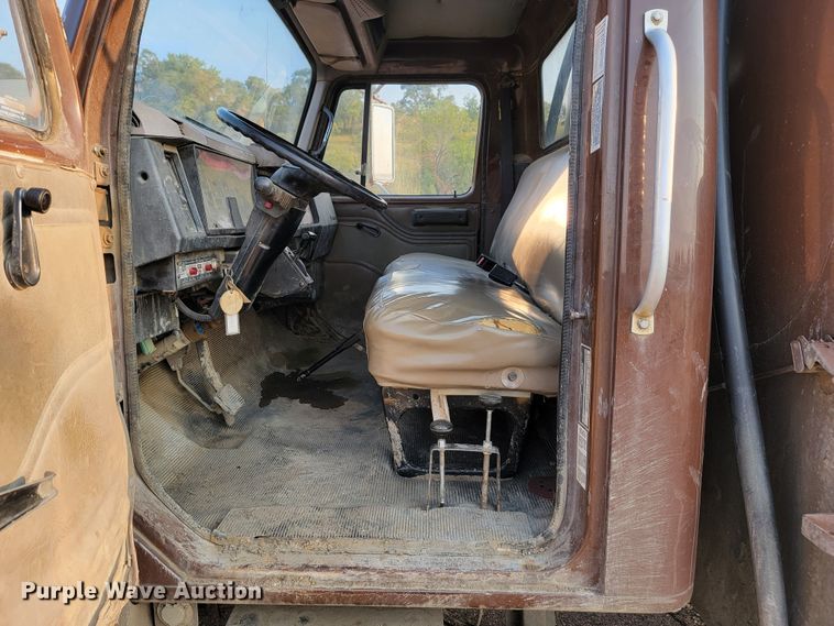 image for item JC9568 1996 International 4700  fuel truck