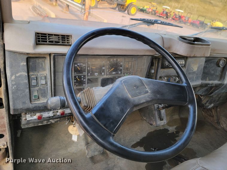 image for item JC9568 1996 International 4700  fuel truck