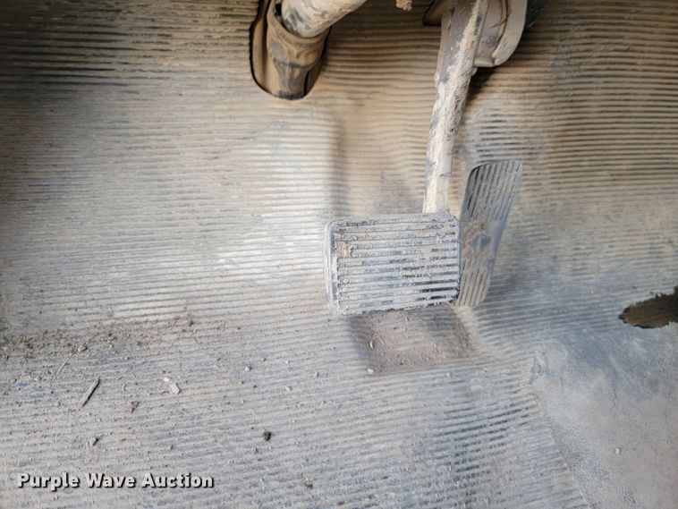 image for item JC9568 1996 International 4700  fuel truck