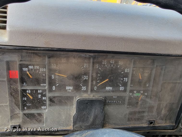 image for item JC9568 1996 International 4700  fuel truck