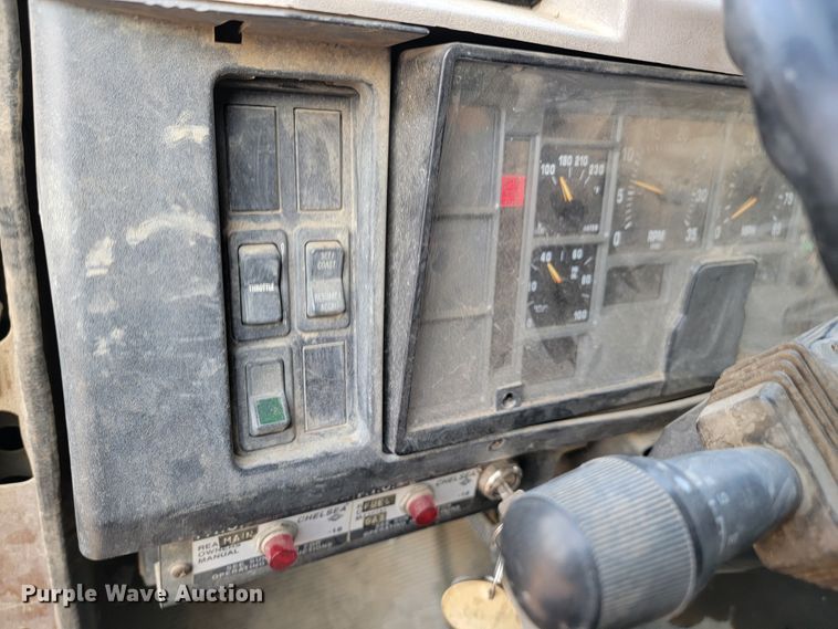 image for item JC9568 1996 International 4700  fuel truck