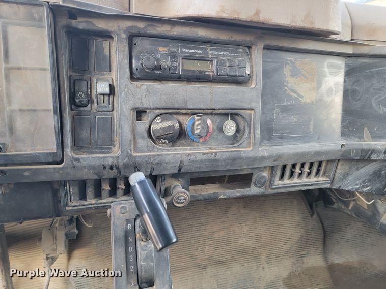 image for item JC9568 1996 International 4700  fuel truck