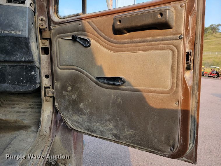 image for item JC9568 1996 International 4700  fuel truck