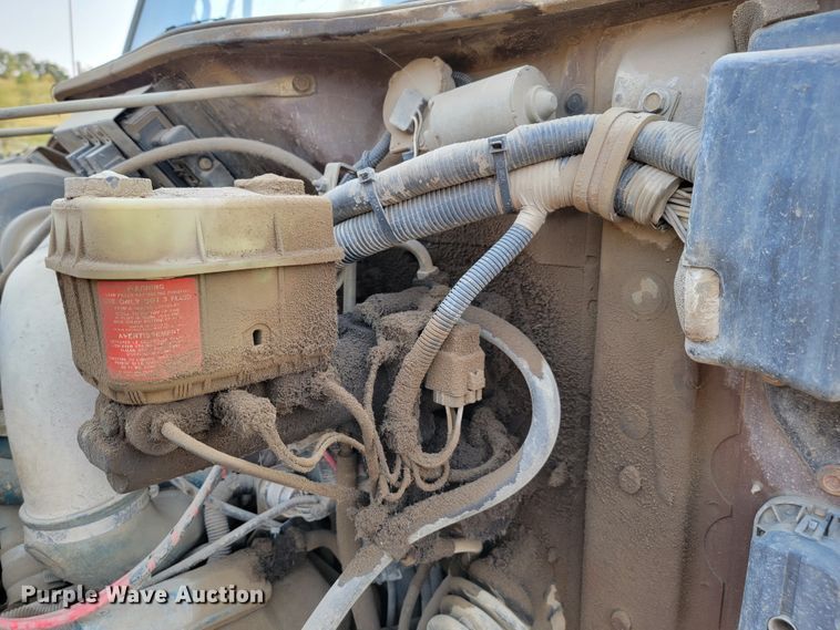 image for item JC9568 1996 International 4700  fuel truck