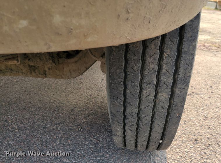 image for item JC9568 1996 International 4700  fuel truck