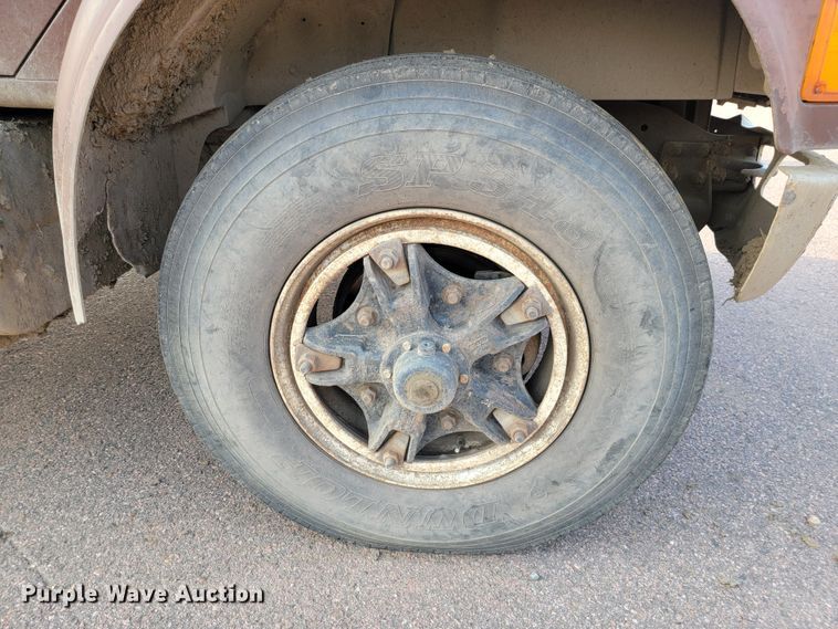 image for item JC9568 1996 International 4700  fuel truck