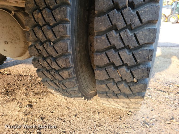 image for item JC9568 1996 International 4700  fuel truck