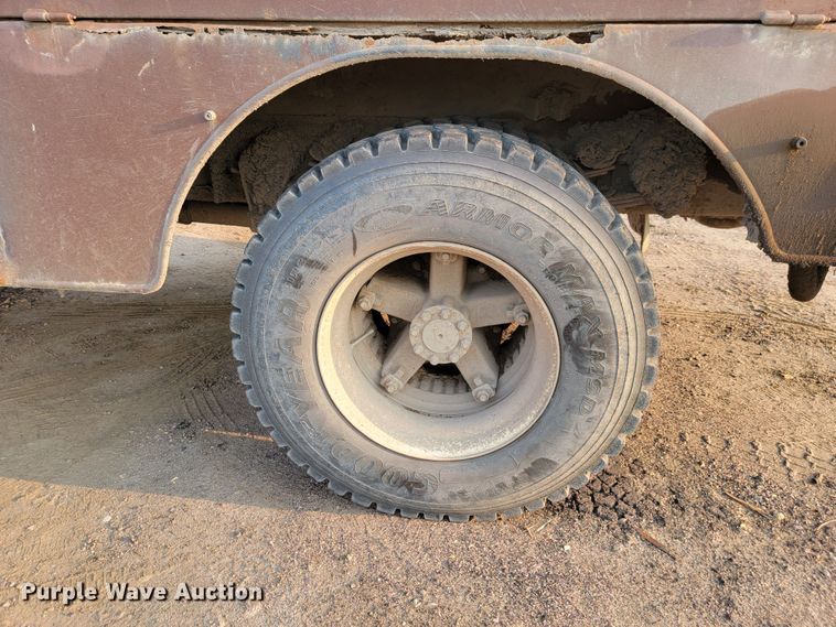 image for item JC9568 1996 International 4700  fuel truck