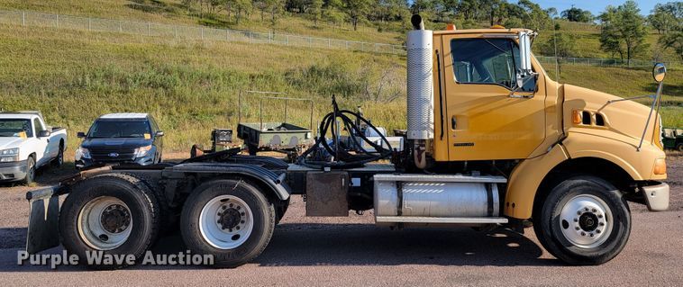 image for item JC9595 2001 Sterling LT4500  semi truck