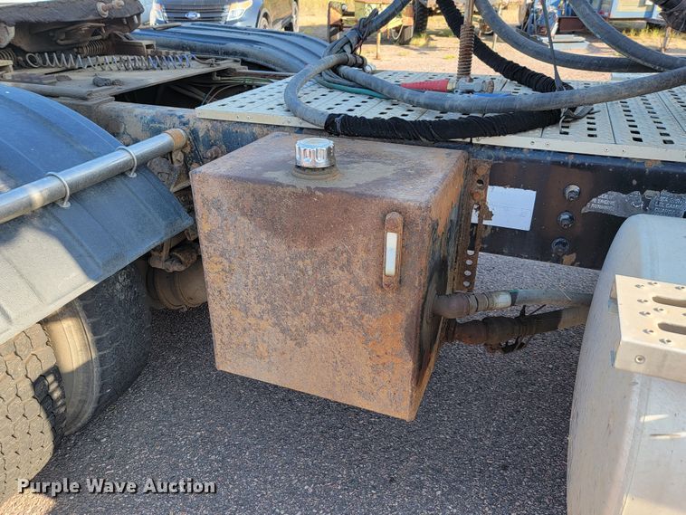 image for item JC9595 2001 Sterling LT4500  semi truck