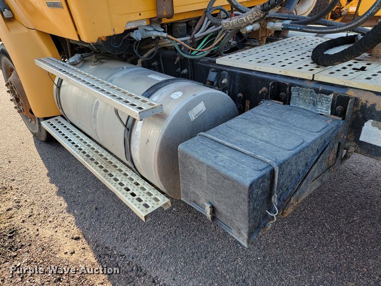 image for item JC9595 2001 Sterling LT4500  semi truck